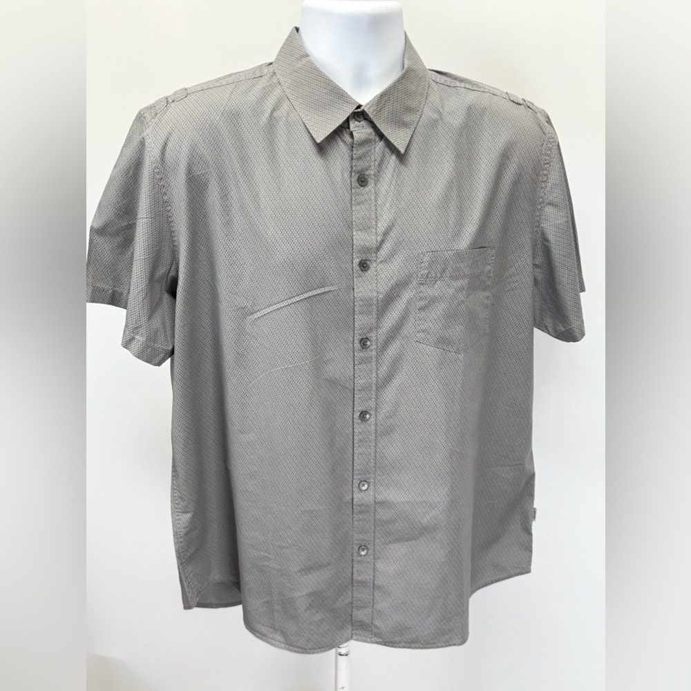 Calvin Klein Gray Micro Geometric Pattern Short S… - image 8